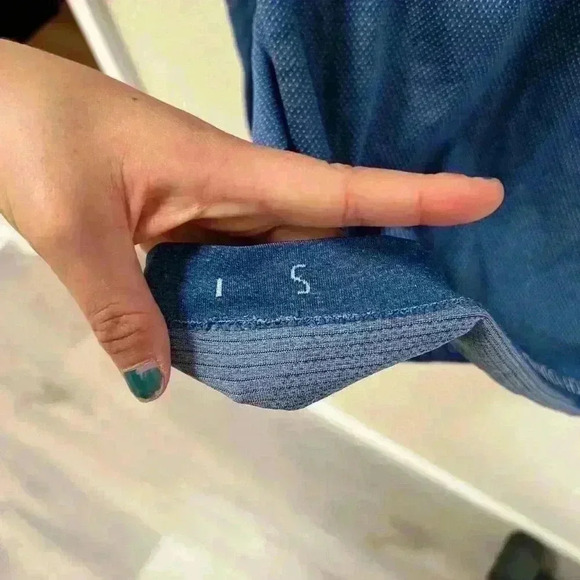 Lululemon Mens Metal Vent Henley - Picture 3 of 3